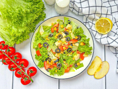 Салат с кукурузой и яблоками Салат с кукурузой и яблоками