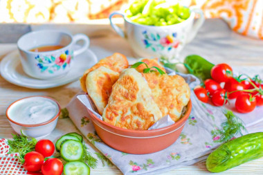 Пирожки на кефире жареные на сковороде Пирожки на кефире жареные на сковороде