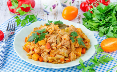 Мясо с капустой и картошкой на сковороде Мясо с капустой и картошкой на сковороде