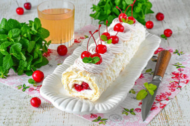 Меренговый рулет с вишней Меренговый рулет с вишней