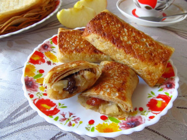 Блинчики молочные с яблоками, ванилином и изюмом Блинчики молочные с яблоками, ванилином и изюмом