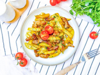 Жареная свинина с картошкой и луком по-домашнему