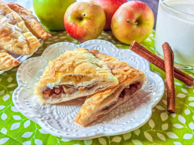 Воздушные и ароматные булочки из слоеного теста с начинкой Воздушные и ароматные булочки из слоеного теста с начинкой