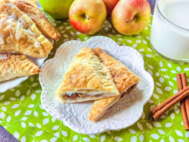 Воздушные и ароматные булочки из слоеного теста с начинкой Воздушные и ароматные булочки из слоеного теста с начинкой