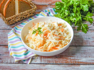 Быстрая хрустящая капуста в банке маринованная Быстрая хрустящая капуста в банке маринованная