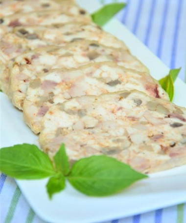 Ветчина куриная с шампиньонами и сухими специями Ветчина куриная с шампиньонами и сухими специями