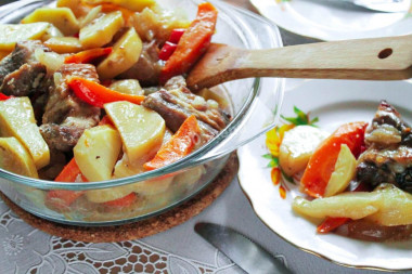 Овощное рагу с мясом кабачками и картошкой в духовке