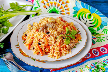 Плов узбекский классический с бараниной в казане Плов узбекский классический с бараниной в казане