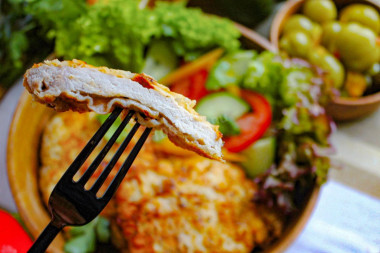 Сочные отбивные из свинины на сковороде нежные мягкие Сочные отбивные из свинины на сковороде нежные мягкие