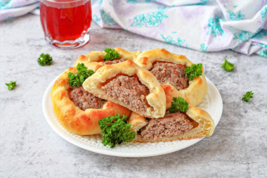 Открытые пирожки с мясом в духовке Открытые пирожки с мясом в духовке