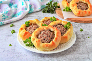 Открытые пирожки с мясом в духовке Открытые пирожки с мясом в духовке