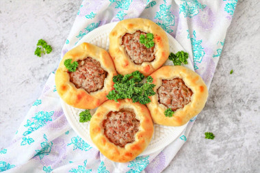 Открытые пирожки с мясом в духовке Открытые пирожки с мясом в духовке