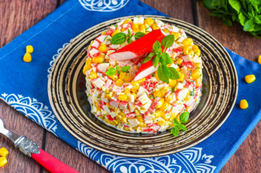 Салат крабовые палочки с кукурузой и яйцом Салат крабовые палочки с кукурузой и яйцом