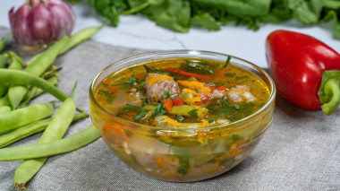 Овощной суп с фрикадельками и фасолью