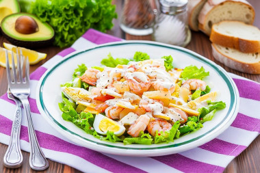 Салат с креветками ананасом и сыром Салат с креветками ананасом и сыром