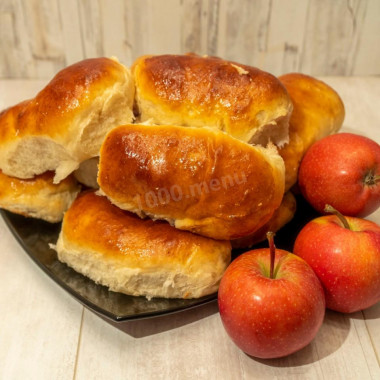Сдобные пирожки с яблочной начинкой в духовке