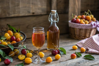 Вино из алычи простое домашнее Вино из алычи простое домашнее