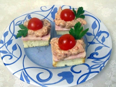 Канапе Делис с ветчиной и фасолью Канапе Делис с ветчиной и фасолью