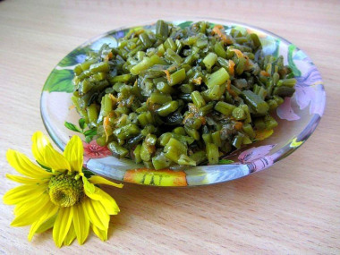 Тушеные чесночные стрелки Тушеные чесночные стрелки