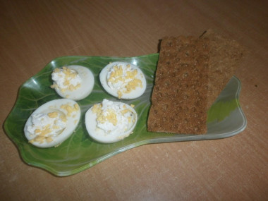 Закуска из яиц с сыром