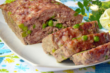 Мясной хлебец с зеленым горошком Мясной хлебец с зеленым горошком