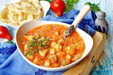 Гуляш из куриных грудок с болгарским перцем в мультиварке Гуляш из куриных грудок с болгарским перцем в мультиварке