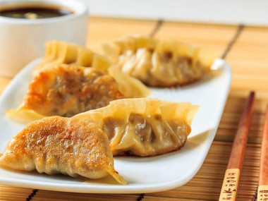 Китайские жареные пельмени Китайские жареные пельмени
