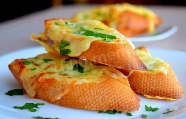 Бутерброды с чесноком и сыром Бутерброды с чесноком и сыром