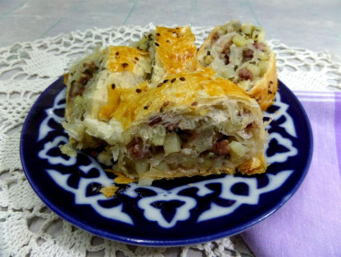 Мясной рулет в слоеном тесте Мясной рулет в слоеном тесте