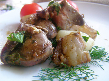 Шашлык из куриной печени на мангале Шашлык из куриной печени на мангале