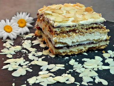 Торт с песочными коржами и безе Торт с песочными коржами и безе