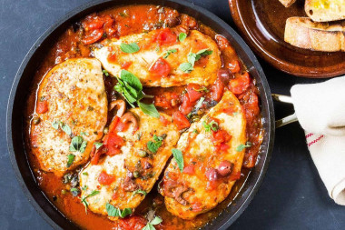 Куриное филе в томатном соусе Куриное филе в томатном соусе