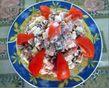 Салат с вешенками, мягким сыром и ветчиной Салат с вешенками, мягким сыром и ветчиной