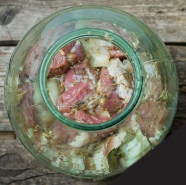 Шашлык в банке в луковом пюре Шашлык в банке в луковом пюре