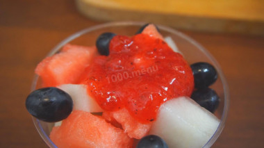Салат фруктово ягодное удовольствие