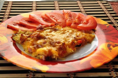 Запеканки из картофеля с овощами и колбасой Запеканки из картофеля с овощами и колбасой