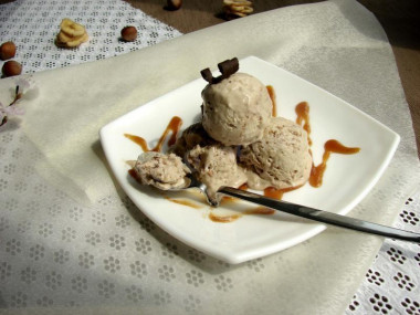 Мороженое на бананах с шоколадно-ореховой крошкой