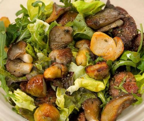 Салат из печени говяжьей и грибами