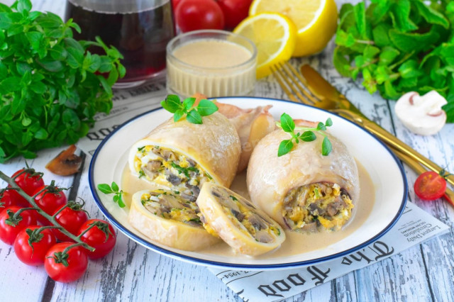 Кальмары фаршированные грибами и яйцом Кальмары фаршированные грибами и яйцом