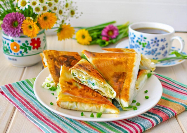 Конвертики из лаваша на сковороде Конвертики из лаваша на сковороде