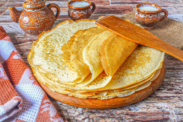 Блины на дрожжах и молоке с дырочками Блины на дрожжах и молоке с дырочками