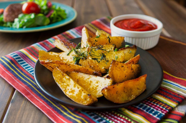 Жареная картошка с чесноком на сковороде по деревенски Жареная картошка с чесноком на сковороде по деревенски