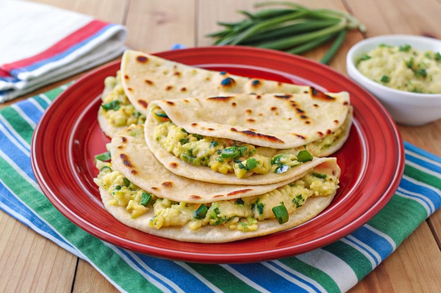 Кыстыбый с луком на воде на сковороде Кыстыбый с луком на воде на сковороде
