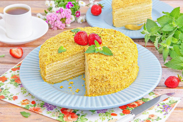 Классический медовый торт с воздушным медовым кремом Классический медовый торт с воздушным медовым кремом