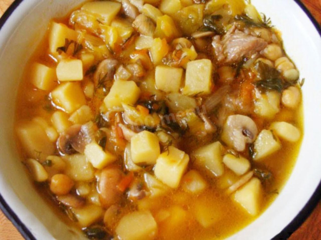 Суп с мясом и фасолью из шампиньонов