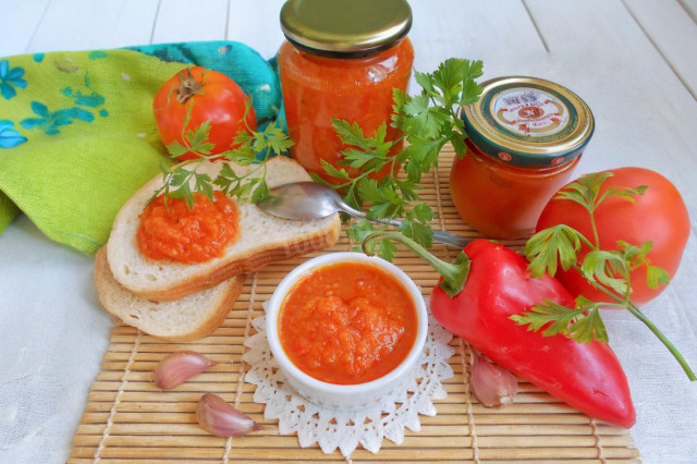 Соус с помидорами болгарским перцем и чесноком на зиму Соус с помидорами болгарским перцем и чесноком на зиму