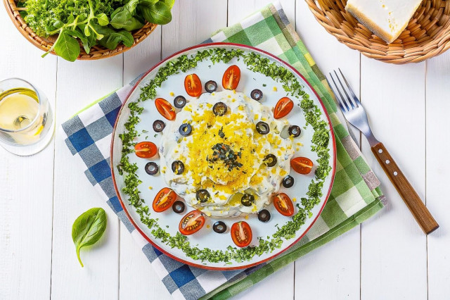 Салат с кальмарами курицей Салат с кальмарами курицей