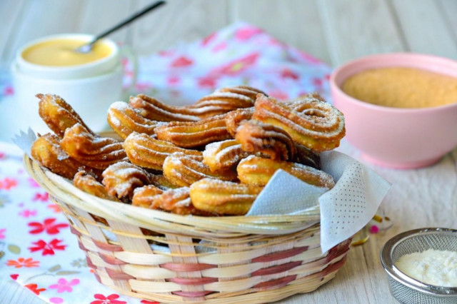 Чуррос испанский во фритюре Чуррос испанский во фритюре