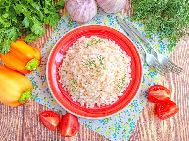 Рассыпчатый рис на сливочном масле на сковороде Рассыпчатый рис на сливочном масле на сковороде