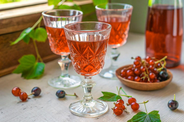 Настойка из ягод на водке домашняя Настойка из ягод на водке домашняя
